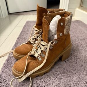 Dolce vita hiking boots